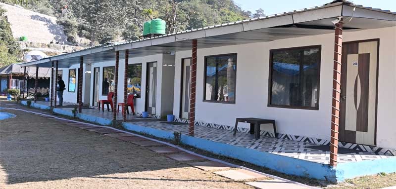 Riverside AC Cottages and Swiss Camps